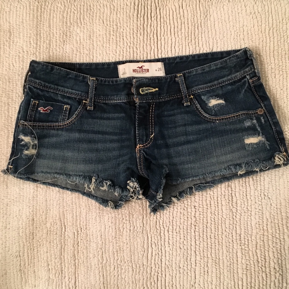 Hollister-Distressed Dark Wash Cutoff denim shorts